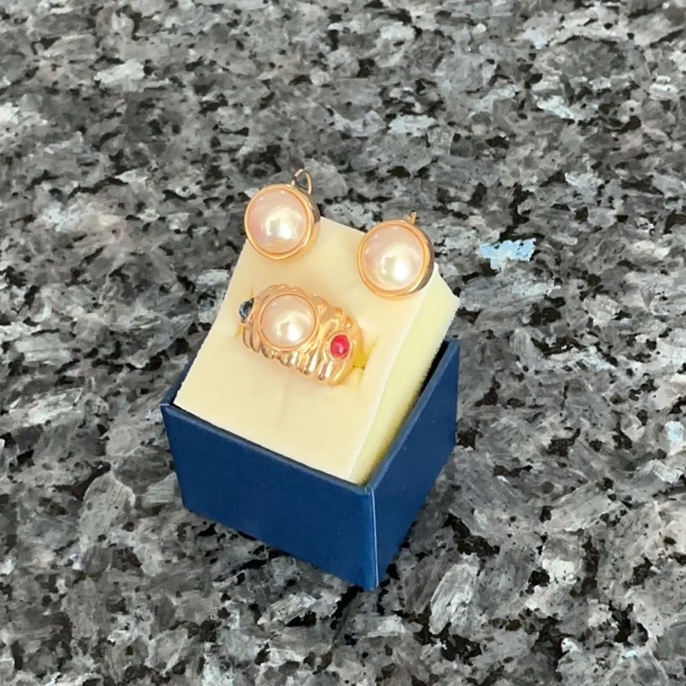 Elegant Gold Pearl Jewelry Set - Picture 2 of 3